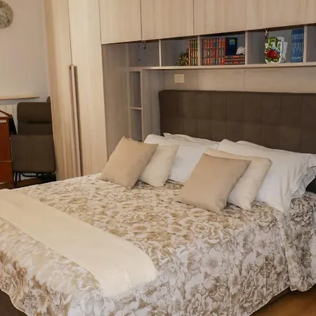 Sole, Terrazza, Centro Citta E Wi-fi Veloce! Appartement